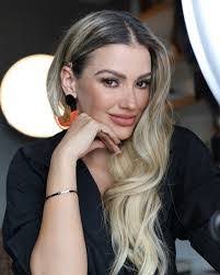 Fanny Lu's Instagram, Twitter & Facebook