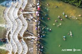 溪水里漂着“彩色甜甜圈”！广州这处清凉地藏着满屏夏日欢腾