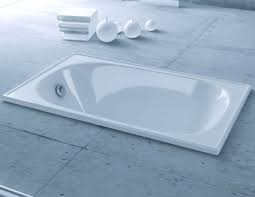 E' una vasca senza idromassaggio per bagni di piccola dimensione.; Vasca Da Bagno 105x65