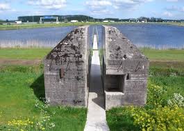 De hollandse waterlinies met 'water als bondgenoot' hebben ook het landschap in onze streek gevormd met zijn forten, bunkers en inundatiegebieden. Doorgezaagde Bunker Forten