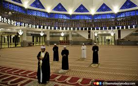 Berikut penjelasan tentang cara sholat jumat lengkap, sholat jumat haruslah dikerjakan dengan tata cara yang benar sesuai dengan tuntunan nabi saw ajarkan. Johor Perak Benar Solat Jumaat Bersyarat Mulai Esok Free Malaysia Today Fmt