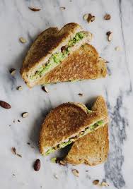 Grilled Cheese Aux Amandes Au Brocoli Au Citron Au Cheddar Trois Fois Par Jour Recipe Food Recipes Cooking Recipes