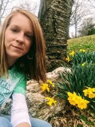 Spring daisy wreath with blue and yellow flowers