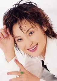 郭書瑤（1990年7月18日 － ），暱稱瑤瑤，是一位生於臺灣 臺北市的歌手、演員、主持人。 2008年以外拍 模特兒 出道，隨後被發掘成為 電玩 節目主持人 ，2009年以「殺很大」廣告 2 的性感形象爆紅。 çŽ‹ç'ç'¶ Tv36