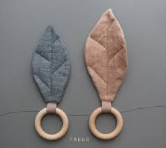 greifling biting ring bio baby gift tree in green light brown baby gifts diy baby stuff baby crib diy