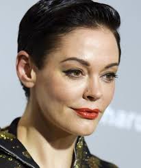 Heute hat die schauspielerin mit ganz anderen problemen zu kämpfen. 20 Jahre Spater Das Macht Der Charmed Cast Heute