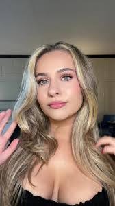 Amanda Kwiatkowski's Instagram, Twitter & Facebook