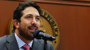 Ministro de Hacienda de Colombia habría renunciado tras desacuerdos con  Petro