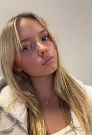 Ella Schneidet Haare