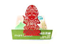 商品說明及故事 quot 身著白衣頭披白紗 手持楊柳枝 另一手持淨瓶 趺坐蓮花座之上 大慈大悲及智慧的象徵 救民苦難 民間信仰所崇信的 家堂五神 首尊 quot 尺寸 規格 重量 48x50x0 5mm 書籤 80x100x1mm 包裝後 character darth darth vader