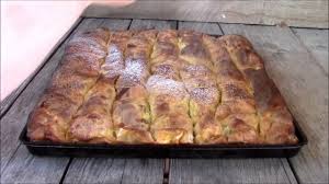 Fac placinta cu branza dulce de fiecare data cand am prea multa branza pe care nu o mai mananca nimeni. Placinta Cu Branza Dulce Si Stafide Reteta Clasica Youtube