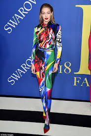 Gigi hadid is currently dating zayn malik. Gigi Hadid Flaunts Her Flawless Figure In Skintight Rainbow Graphic Bodysuit For Cfda Fashion Awards Daily Mail Online