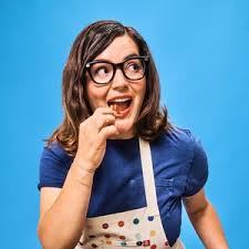 She Started a Side Hustle While Working 2 Jobs as a Line Cook for $22 an  Hour Combined — Now It's an 8-Figure Brand You've Probably Seen