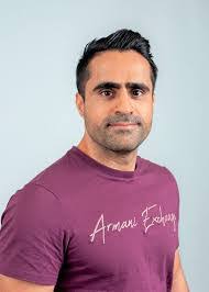 Adam Viens's Instagram, Twitter & Facebook