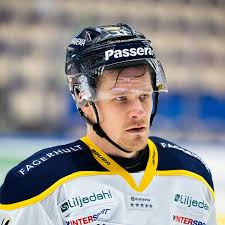 Maybe you would like to learn more about one of these? Hv71 Tranaren Ryter Ifran Mot Egna Spelarna Efter Nya Forlusten Jag Vill Se Alla Gora Det