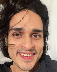 Jiyo ! Khush raho ! Muskurao , Kya pata kal ho naa ho !