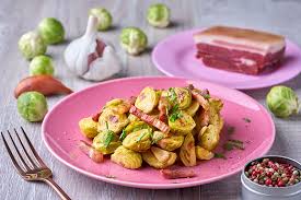 Las coles de bruselas son ricas en antioxidantes, estas sustancias naturales que nos benefician colocamos las coles de bruselas en una fuente de horno, vertemos el aliño anterior y horneamos durante 40 minutos a 180 grados. Coles De Bruselas Salteadas Con Bacon Recetas Chefbot Ikohs
