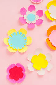 We love it when kids get creative with their fingers and we just know they are going to love this hyacinth flower craft. How To Make Paper Plate Flowers Handmade Charlotte