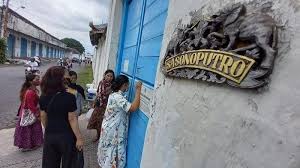 Pt jalur nugraha ekakurir (jne) memastikan akun jne sorogenen sudah tidak berafiliasi dengan perusahaan usai menyinggung soal sara dalam . Kerabat Keraton Diduga Dikurung Di Keraton Solo Kapolresta Sebut Masalah Internal Keluarga Tribunnews Com Mobile