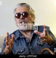Argentinean singer and songwriter Facundo Cabral speaks during an interview  with The Associated Press in Miami, Thursday, Aug. 7, 2008. Cabral will be  presenting his "Antologia 1960-2008" show this weekend in Miami as part of  a continental tour. (AP ...