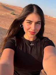 Hello everyone, I have a quick question that's a bit off-topic. Can anyone  recommend a well-known, experienced dietitian? I'm looking for someone who  is not a recent graduate. The reason isn't for