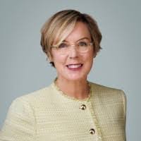 Sarah Mariner's Instagram, Twitter & Facebook