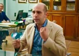 Diretta da gennaro nunziante e interpretata dallo stesso zalone (affiancato da eleonora giovanardi, sonia bergamasco e maurizio micheli), racconta l'avventura del classico uomo medio, figura topica dei film del comico pugliese, alle prese con il cosiddetto posto fisso, che vuole tenersi stretto a qualunque costo. Quo Vado Berlusconi Renzi Checco Zalone