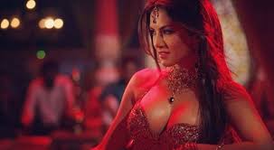 The hot indian saree girls come in a wide selection that takes care of children, teenagers, and adults. Ten Bollywood Actresses Who Love To Flaunt Their Cleavage Dkoding