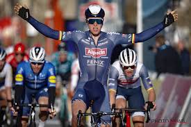 Door een taal te horen spreken en ze zelf te kunnen gebruiken, maak je je ze vlotter eigen dan op. Bredene Koksijde Classic 2021 Tim Merlier Wygrywa Stanislaw Aniolkowski Wysoko