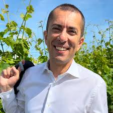 🎆 Un anno pazzesco 🎆 È stato un anno intenso, ricco di emozioni,  avventure e sfide. Un anno pieno di ricordi che porterò sempre con me:  momenti difficili, problemi che ho cercato