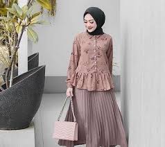 Jika tidak ingin terkesan feminin, kamu bisa. Warna Mocca Dan Coksu