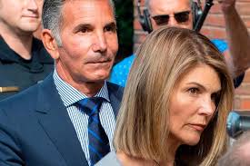 Maybe you would like to learn more about one of these? Lori Loughlin Ehemann Mossimo Giannulli Hat Das Gefangnis Verlassen Gala De