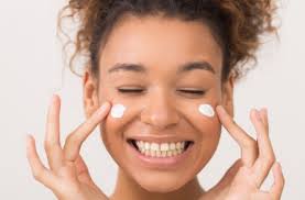 افضل واقي شمس للبشرة الدهنية الحساسه السمراء مع كريم اساس وكم سعره بشرة وشعر In 2020 Skin Care Radiant Skin Acne Treatment Mask
