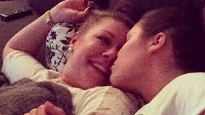 She began dating camille lara in 2014. Blick Sportchef Felix Bingesser Zum Outing Von Nati Sturmerin Bachmann Bravo Ramona