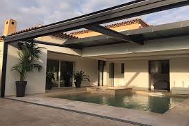 Exemples De Constructions Dans Le Var Et Les Bouches Du Rhone Honesty Maison D Architecture Maison Immeuble