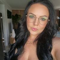 Lara Bower's Instagram, Twitter & Facebook