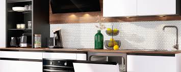 En fonction de vos goûts et de votre budget, nous saurons vous conseiller au mieux sur le matériau idéal pour votre cuisine haut de gamme. Modele De Cuisine Amenage Et Sur Mesure Repondant A Tous Les Criteres D Une Decoration Design Haut De Gamme