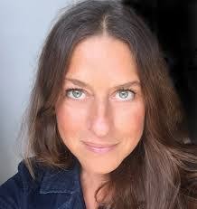 Laura Pizzarelli's Instagram, Twitter & Facebook