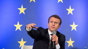 It is a straight bar (¯) placed above a letter, usually a vowel. Europapolitik Macron Wartet Auf Eine Deutsche Antwort