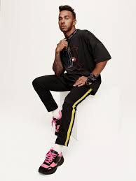Lewis hamilton ist bereit für den grand prix von frankreich. Tommy X Lewis Fruhjahr 2019 Kollektion Lewis Hamilton Feiert Hilfiger Launch Mode Shopping Designer Trends Fashionstreet Berlin