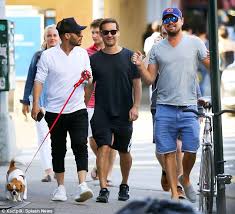In an interview with huffington post, dicaprio talked about his childhood like many friendships, leonardo and tobey both go to each other for advice, especially when it comes to acting. Tobey Maguire Hangs Out With Leonardo Dicaprio S Auburn Hat In New York City