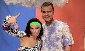 Zaleca się odpalanie z dużą ilością basu i w stroju w pasky. Sarius I Mery Spolsky Robia Testy Glamrap Pl