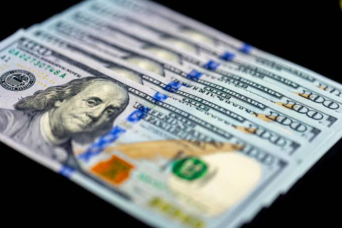 Cómo invertir en dólares desde Colombia y crecer tu dinero