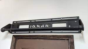 The bar acts as a lever, the rubber feet that are by your hands go on the side of the door you are working out on, the pad above your head at the top of the pull up position goes on the other side of the door above the trim. Rogue Jammer Pull Up Bar Review Pros Cons Photos Pricing Garage Gym Reviews