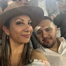 Anyome that does catering kids food or serve 1hr service needed for nov  10th lmk prices and packages Looking for burgers,hotdogs or pizza with  chips about 40 to 50 kids