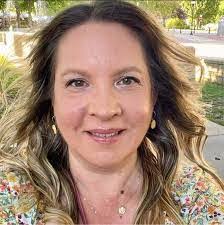 Diane Reddish's Instagram, Twitter & Facebook