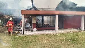 Info lowongan kerja rumah sakit daerah cianjur kembali kami bagikan dan kali ini datang dari rsdh cianjur, rsdh sendiri merupakan singkatan dari rumah sakit dr hafiz. Goriau Satu Rumah Usaha Salon Dan Pelaminan Terbakar Di Jalan Tengku Umar Pekanbaru