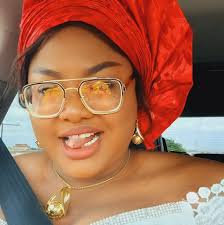 Heartwarming moment comedienne, Warri Pikin stormed her husband's office to  apologize to him after a misunderstanding (video)