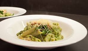 While quick chicken recipes are pretty common, many of them can be boring, using the same old techniques with little variation. Hot Smoked Salmon Pasta With Asparagus Peas This Was Dinner