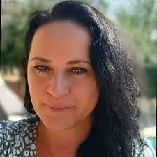 Jeanette Lavigne's Instagram, Twitter & Facebook